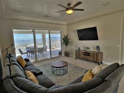 360 Lake Havasu Views With Pool & Bbq!