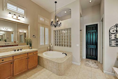 Mesa Villa Heated Pool, Fire Pit And Golfing!