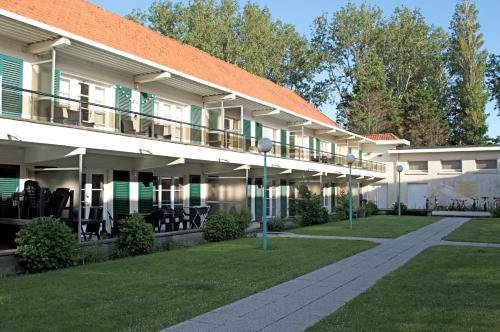 Sunny Apartment In Residential Park - de Haan