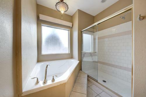 Spacious & Updated House Pool