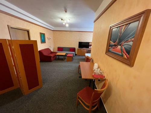 Yura Hotel ?eladn� - Wellness Zdarma