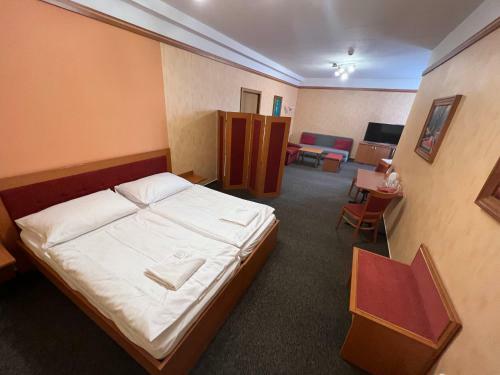 Yura Hotel ?eladn� - Wellness Zdarma