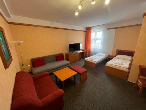 Yura Hotel ?eladn� - Wellness Zdarma
