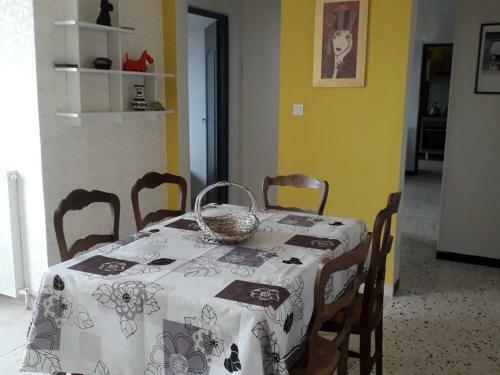 Maison Cap D'agde, 4 Pi�ces, 5 Personnes - Fr-1-607-65