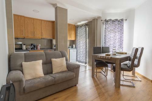 Apartamento 4U Alojamento - Terra�o & Varanda
