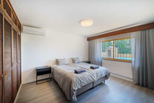 Villa Mimosa Sleeps 8 With Guest House.