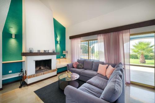 Villa Mimosa Sleeps 8 With Guest House.
