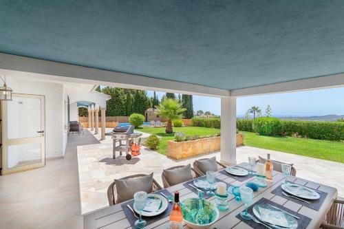 Villa Mimosa Sleeps 8 With Guest House.