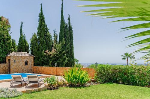 Villa Mimosa Sleeps 8 With Guest House.