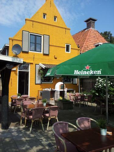 Hotel De Stadsboerderij/ Eetcaf� De Brabander