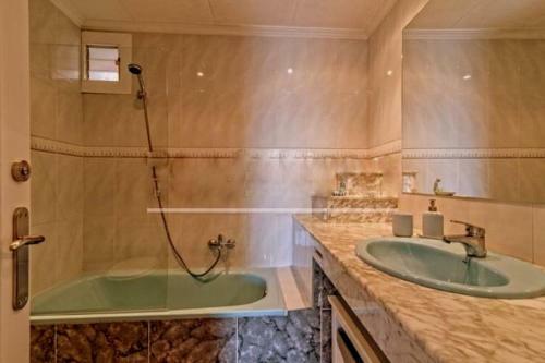 Chalet Santa Susana