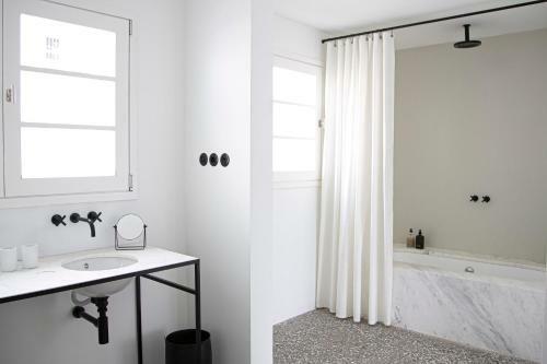 Luxury Modernist Design Townhouse With Garden