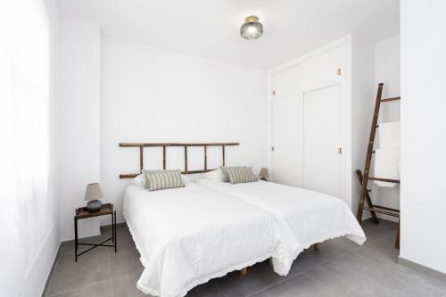 Home2book Charming Center Apartment Santa Cruz