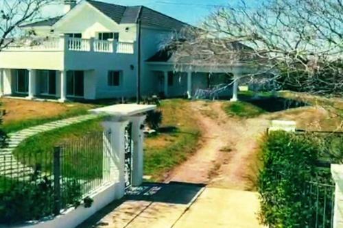 Agradable Villa Con Piscina