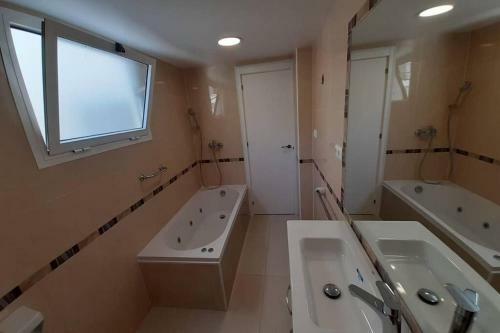 Apartamento Modern Huge Appartement, Just 100 M From The Beach