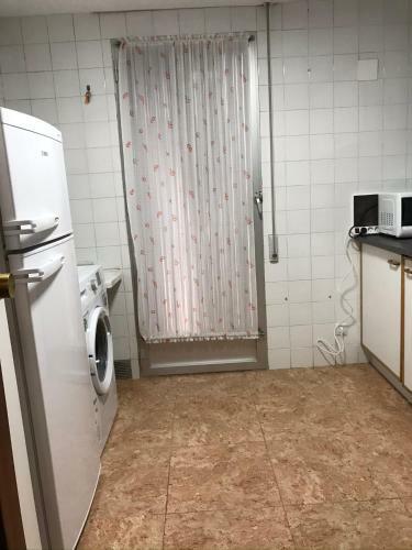 Inviting 2-bed Apartment In Sax Historical Spain