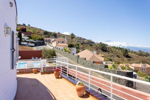 Home2book Stunning Villa Raquel, Pool & View