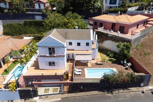 Home2book Stunning Villa Raquel, Pool & View