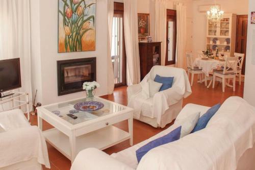 Fuentezuelas Pool Villa