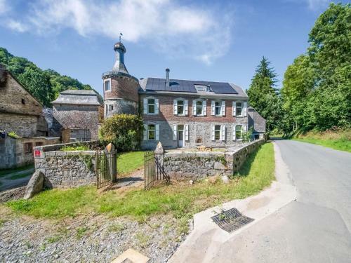 Castle In Ferri�res With A Garden, Terrace And Pond