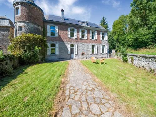 Castle In Ferri�res With A Garden, Terrace And Pond