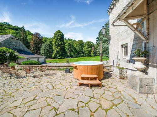Castle In Ferri�res With A Garden, Terrace And Pond