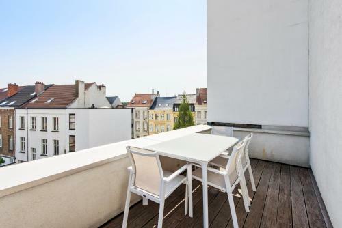 Classy Apartment In City Center With Large Balcony