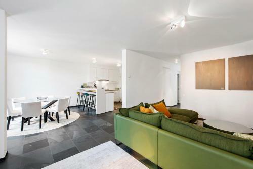 Classy Apartment In City Center With Large Balcony