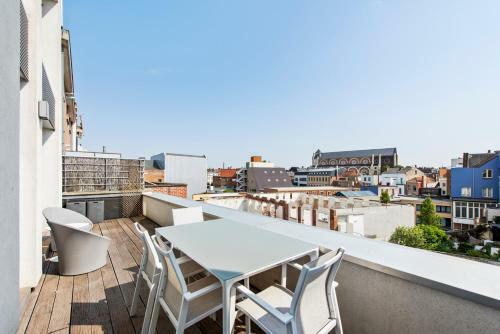 Classy Apartment In City Center With Large Balcony