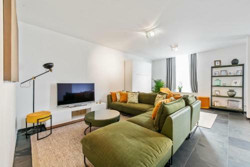 Classy Apartment In City Center With Large Balcony