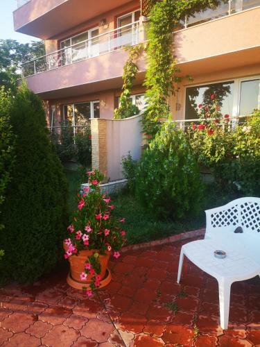 Seaview Apartment Complex Karia