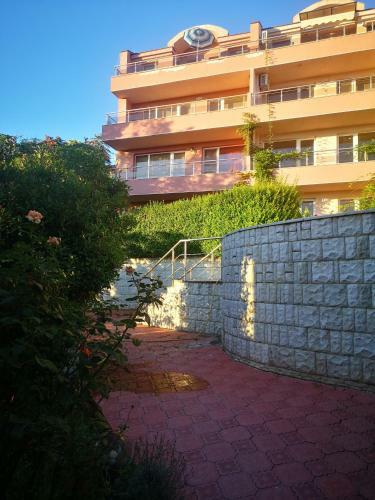 Seaview Apartment Complex Karia