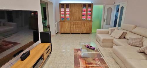 Magn�fica Y Espaciosa Villa Con Piscina Y Jardin