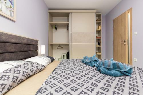 The Purple 1db Apartment With A Parking Spot