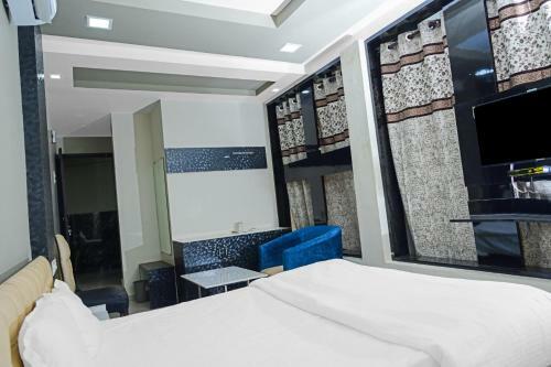 Oyo Flagship 83429 Hotel Kamdhenu Palace