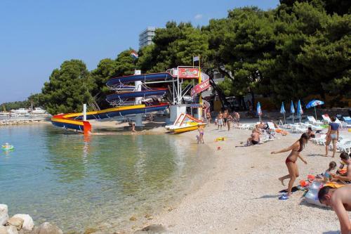 Apartments With A Parking Space Makarska - 17709
