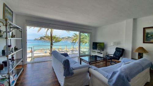 Facing The Sea In Puerto de S�ller - Sa Paleta