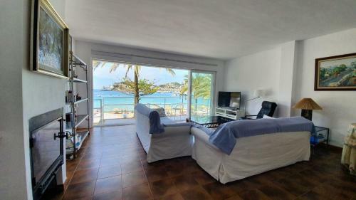 Facing The Sea In Puerto de S�ller - Sa Paleta