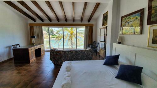 Facing The Sea In Puerto de S�ller - Sa Paleta
