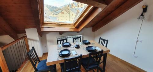 Apartamento D�plex Amb Altell de Luxe + Parking (Ta�ll)