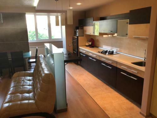 Cozy 2 Bedroom Apartment On Machtova