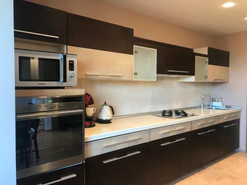 Cozy 2 Bedroom Apartment On Machtova