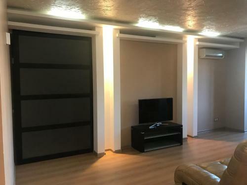 Cozy 2 Bedroom Apartment On Machtova