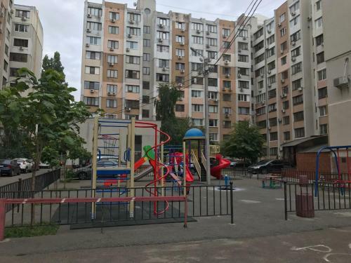 Cozy 2 Bedroom Apartment On Machtova