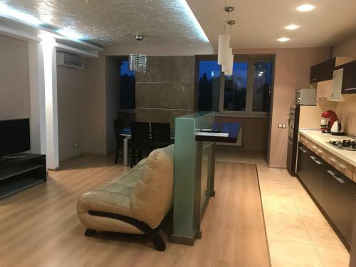 Cozy 2 Bedroom Apartment On Machtova