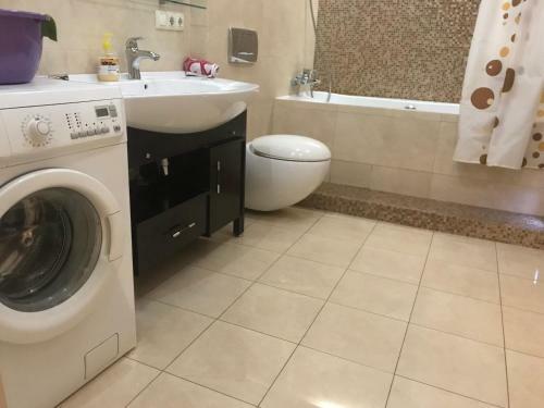 Cozy 2 Bedroom Apartment On Machtova