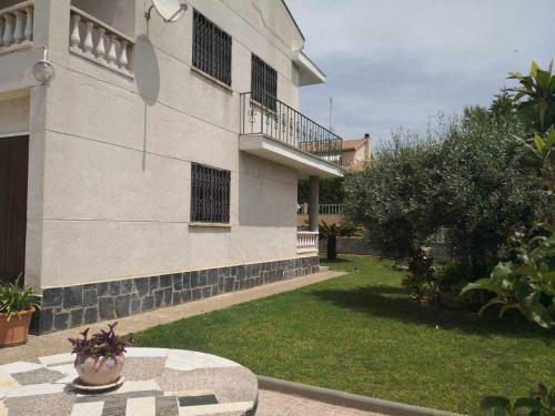 Villa Con Jard�n Piscina Y Cerca de La Playa