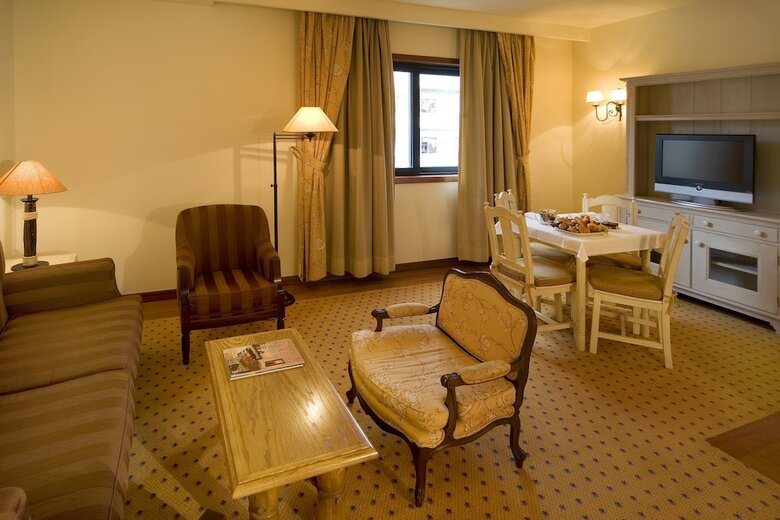 Real Residencia Suite Hotel