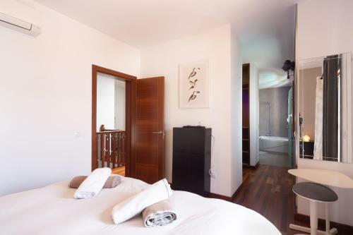 Tilley. Private Villa