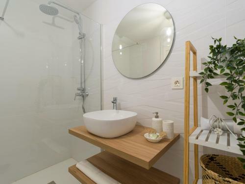 Moderno Apartamento Con Piscina En Costa Teguise